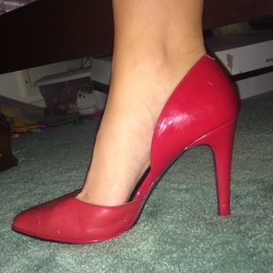 Red pumps