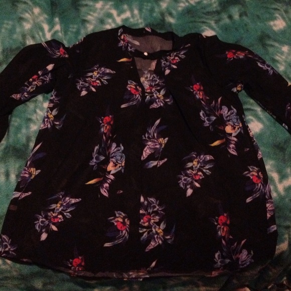 Black long sleeve blouse with flower design - Picture 1 of 2