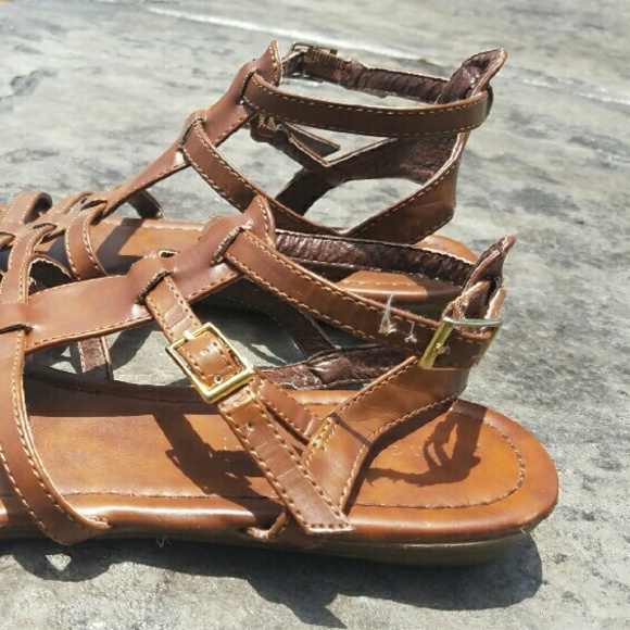Strappy gladiator sandals - Picture 3 of 3