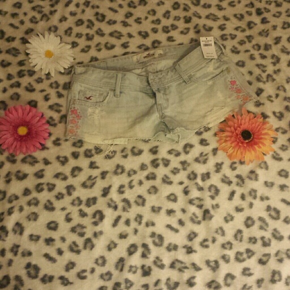 Y2K Beautiful NWT Hollister distress denim shorts