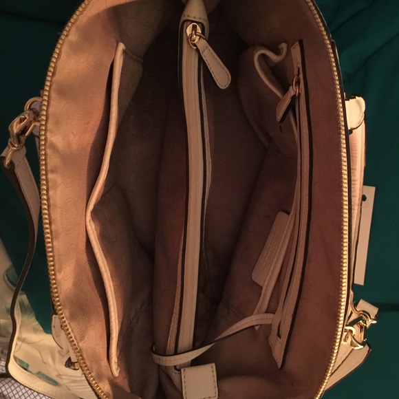 ⚡️SOLD⚡️Classy Michael Kors Riley Satchel - Picture 4 of 4