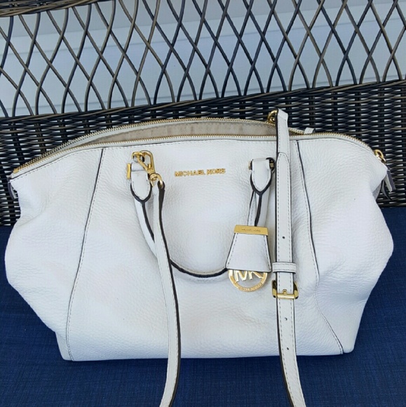 ⚡️SOLD⚡️Classy Michael Kors Riley Satchel - Picture 2 of 4