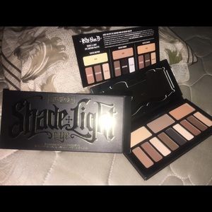 KAT VON D ( SHADE +LIGHT )