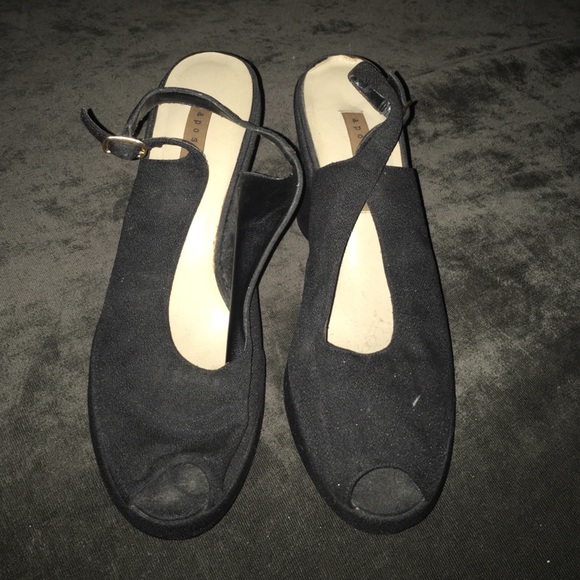 Apostrophe black sling back wedges