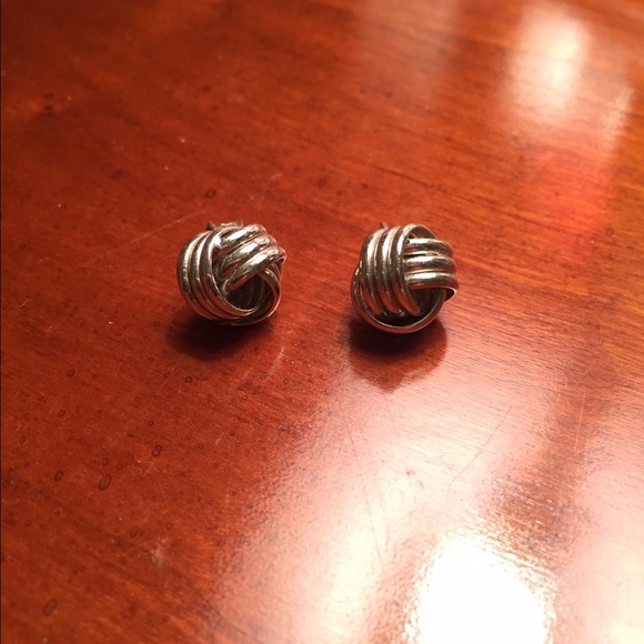 ✨LAST CHANCE✨Knot Earrings