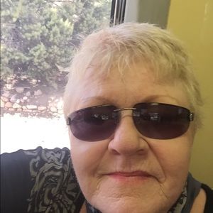 Meet your Posher, Janet