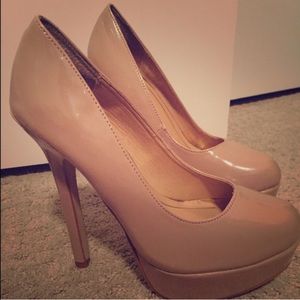 Nude Pumps