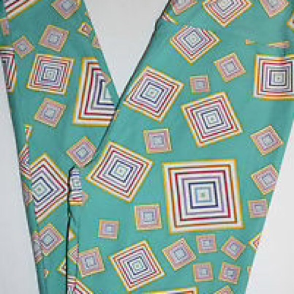 ISO Lularoe logo leggings in OS.Mint or black.