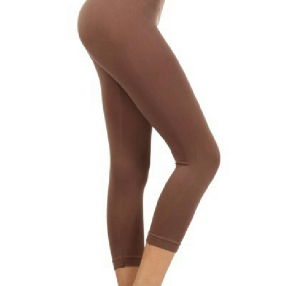 Women Leggings, Tights, & Pantyhose - Picture 3 of 3