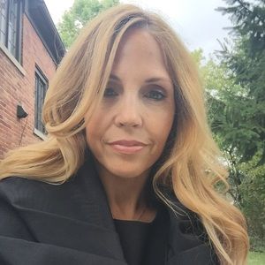 Meet your Posher, Leslie