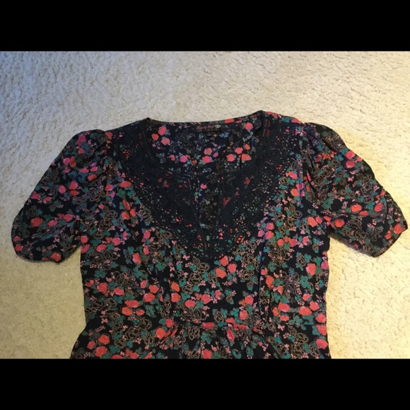 Floral dress with crochet neckline. - Picture 2 of 2