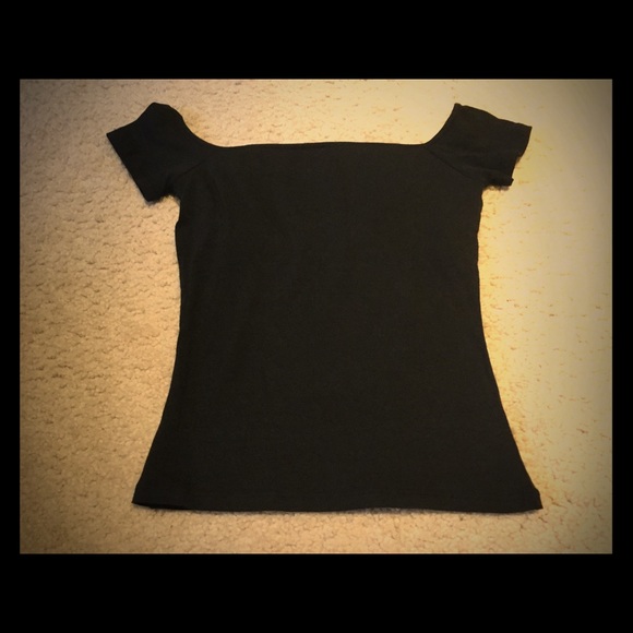 Black off-the-shoulder top. - Picture 1 of 1