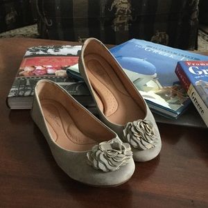 Precious taupe suede flats