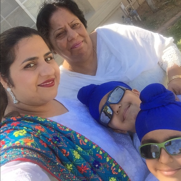 Meet your posher . Part 2 - Picture 4 of 5