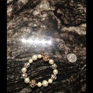 Pearl, gold stretch bracelet