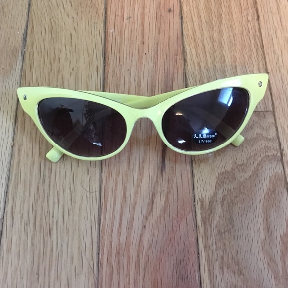 AJ Morgan cat eye sunglasses