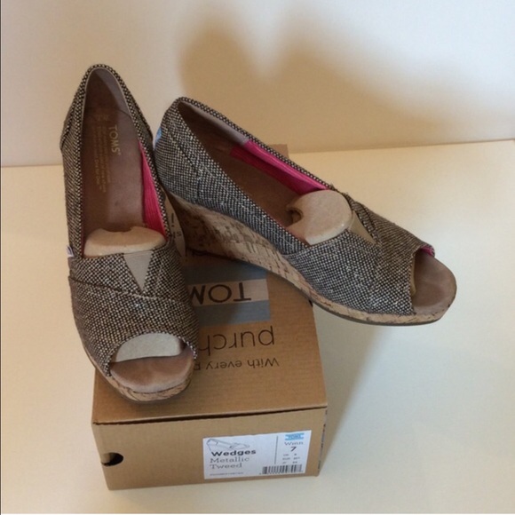 Toms peep toe wedge