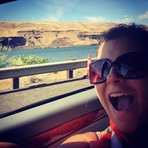 Meet your Posher, Maya