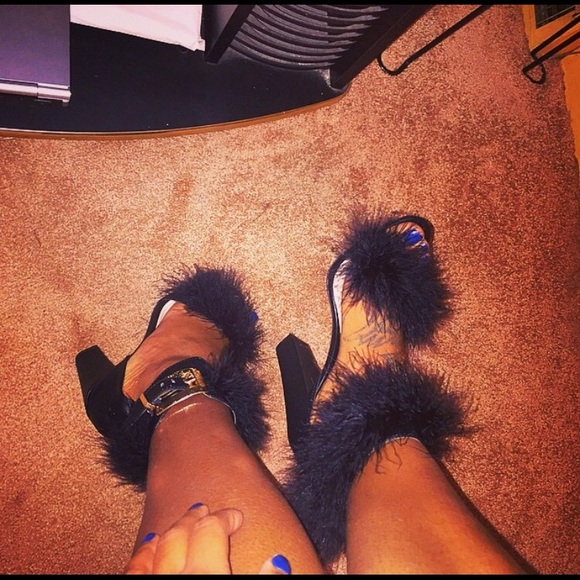 Fashion fur heels 😍😍😍 only worn once.
