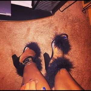 Fashion fur heels 😍😍😍 only worn once.