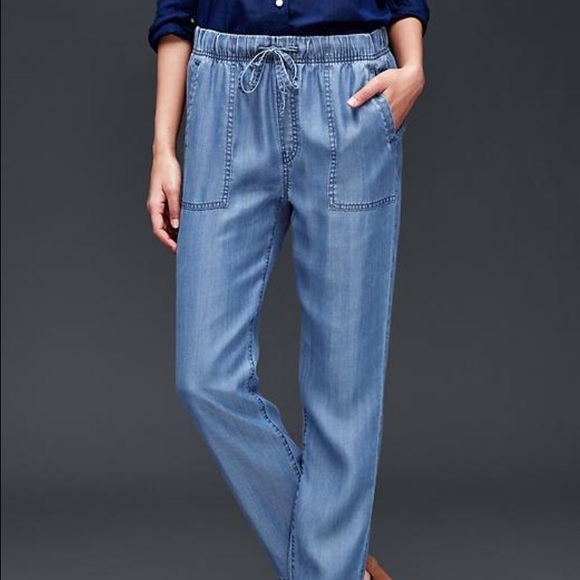 Gap NWT jogger pants