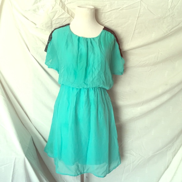 Short sleeve lightweight dress