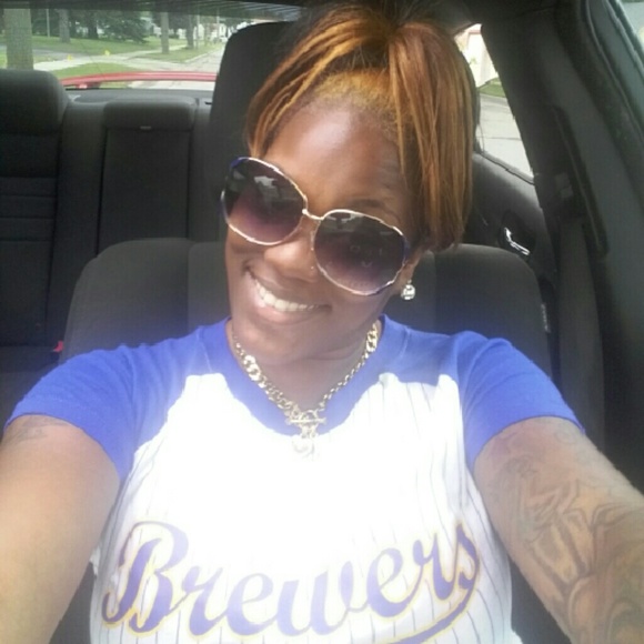 Meet your Posher, Skyi