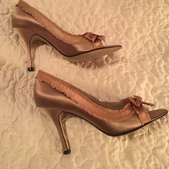 Metaphor: Open toe pumps - Picture 3 of 7