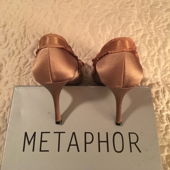 Metaphor: Open toe pumps - Picture 4 of 7