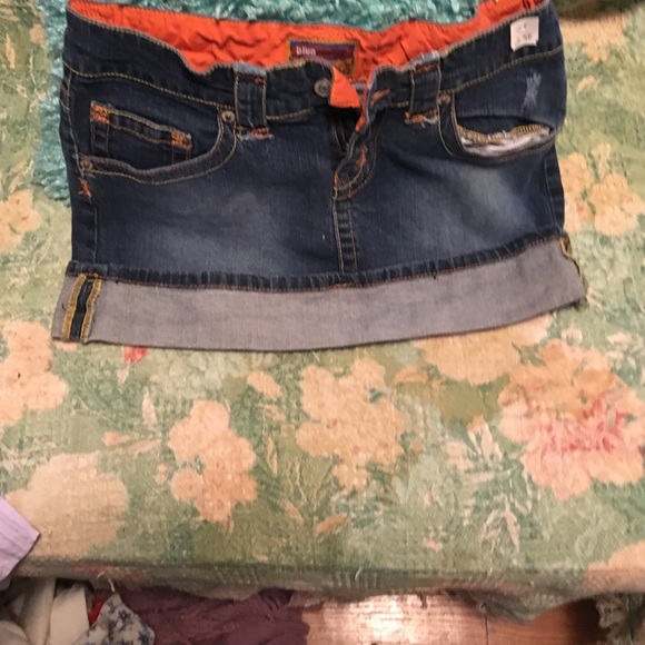 Cute little short skirt - Picture 1 of 2