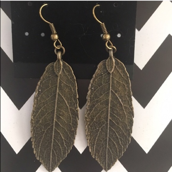 Antique bronze leaf drop hook earrings - Picture 2 of 3