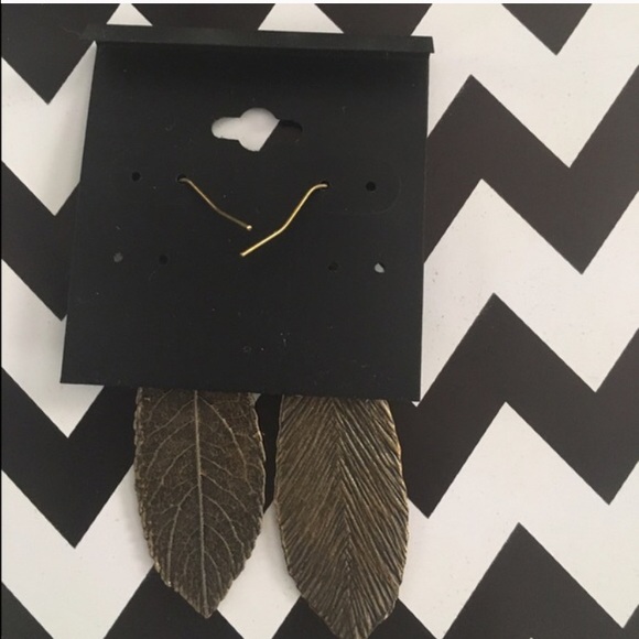 Antique bronze leaf drop hook earrings - Picture 3 of 3