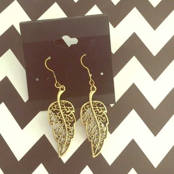 poshposhjewelry Jewelry - Antique bronze gold leaf drop hook earrings