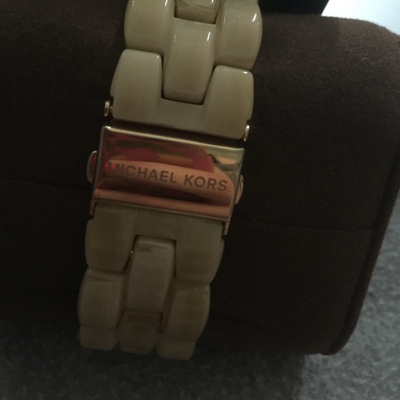 Michael Kors MK5217 Oversized Horn Watch - Picture 4 of 4