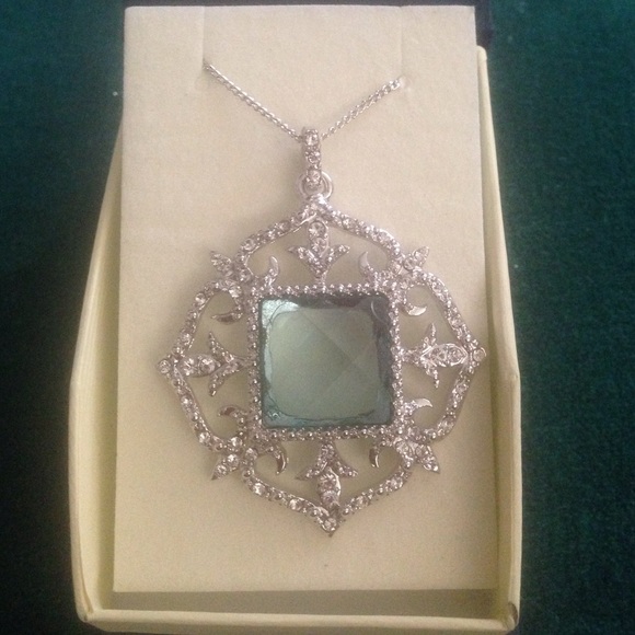 Gorgeous diamond blue aquamarine stone pendant new