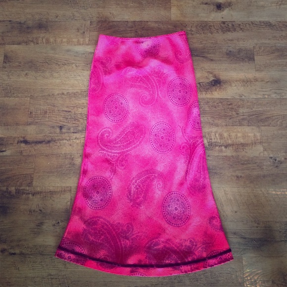 Long pink skirt! 💋