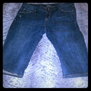 Like New Old Navy the Diva Midrise Denim Capris