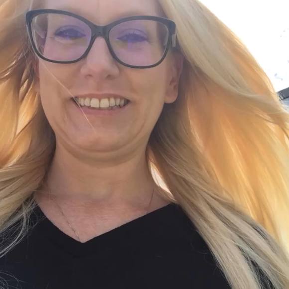 Meet your Posher, Leora