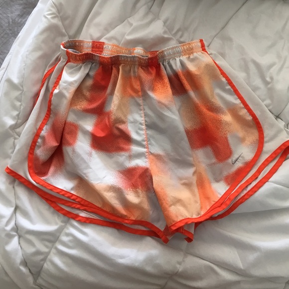 NIKE SHORTS