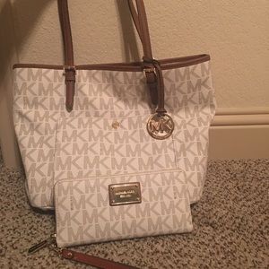 Michael Kors handbag w/matching wallet