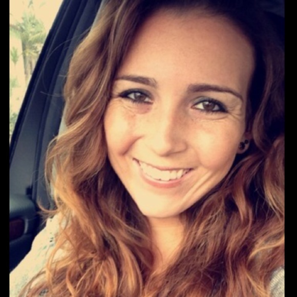 Meet your Posher, Jessica - Picture 2 of 2