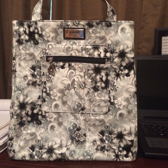 NEW Gigi Hill reversible tote