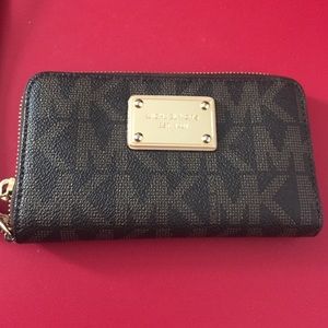 Michael Kors wristlet/wallet