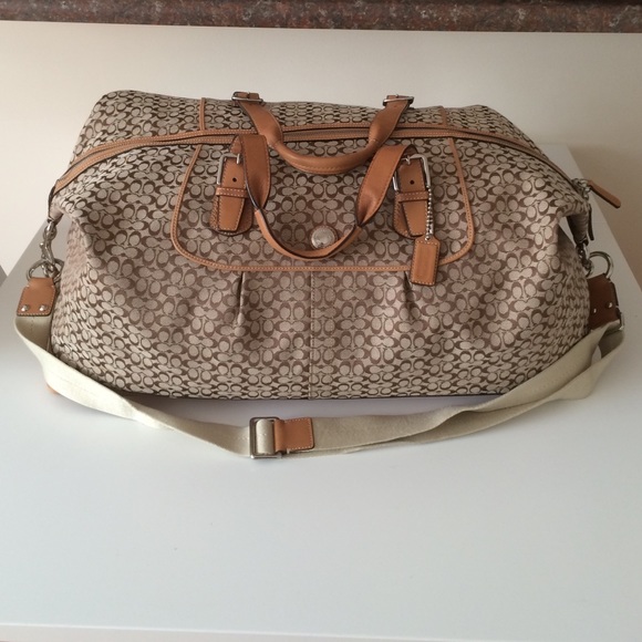 💥Just Reduced💥Coach Signature Duffle Bag