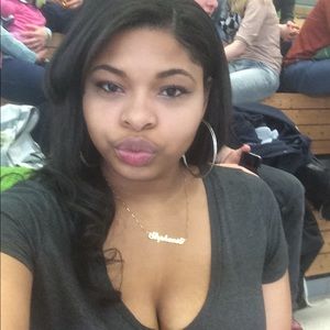 Meet your Posher, Stephanie