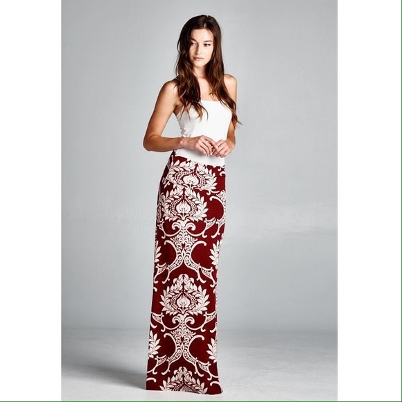 SIZE LARGE ONLY Maxi skirt with gorgeous pattern. - Picture 2 of 4