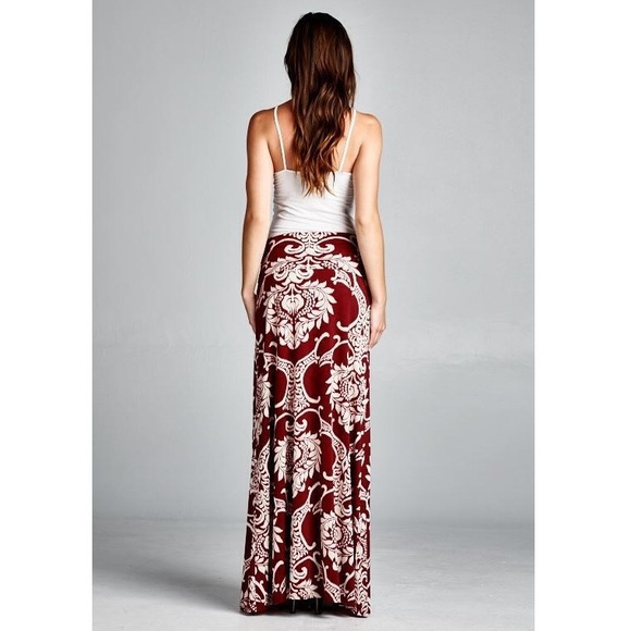 SIZE LARGE ONLY Maxi skirt with gorgeous pattern. - Picture 3 of 4