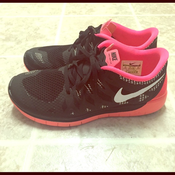 Womens/youth Nike free run 5.0
