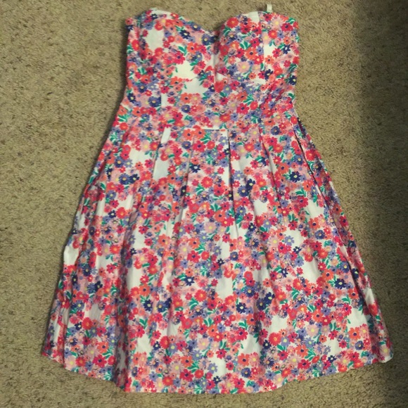 Strapless dress. Floral print