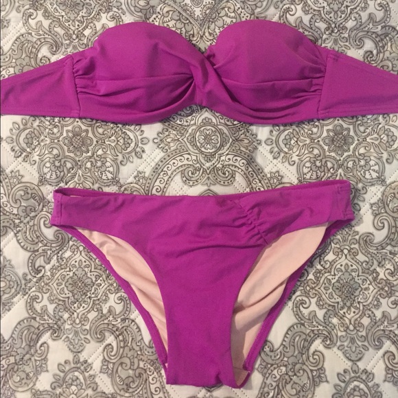 VS 👙knockout bandeau 32b small bottoms